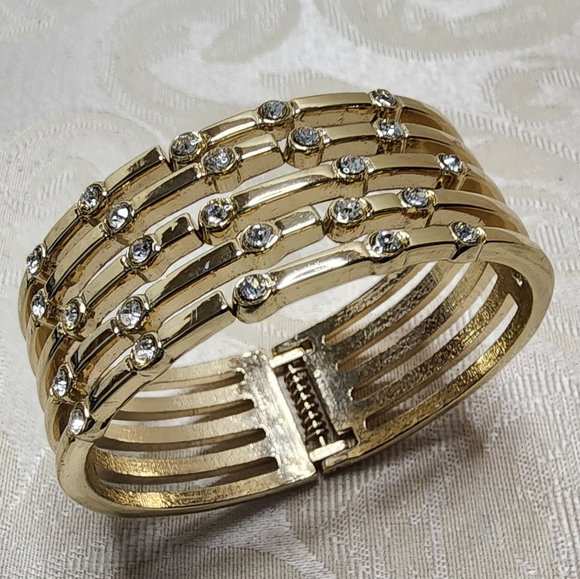 VINTAGE 80S GOLD TONE RHINESTONE HINGED CUFF BRACELET STATEMENT ARCHITECTURAL - Picture 7 of 12